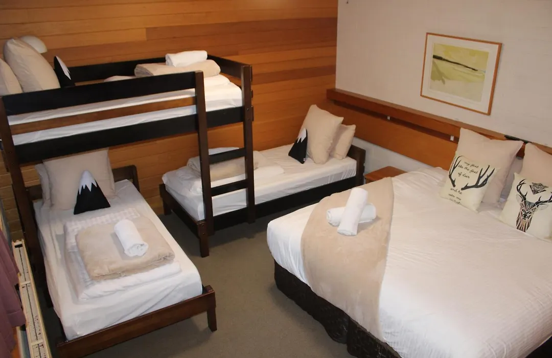 Barrakee Ski Lodge-1