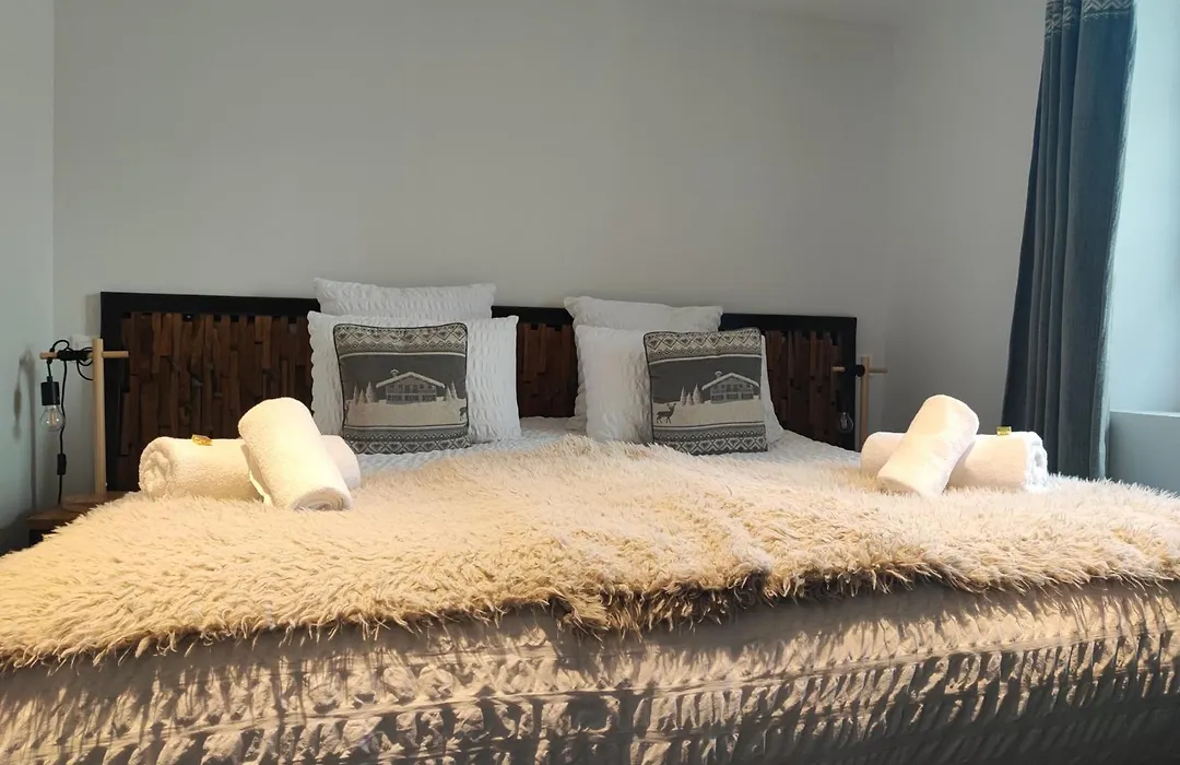 Géraniums Et Neige Fraîche, maison comtoise avec suites appartements de prestige, chambre tout confort, certaines avec spa et sauna privatifs au cœur du Jura à Métabief dans le Haut-Doubs-1