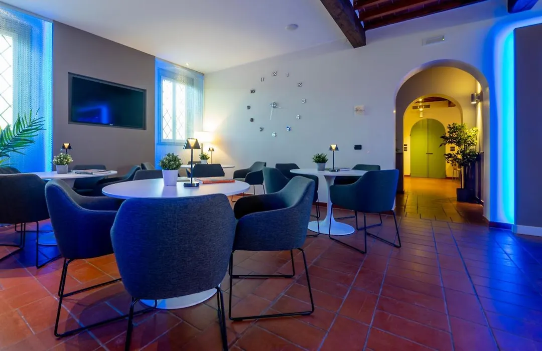 Confidence Hotel Ligabue-1