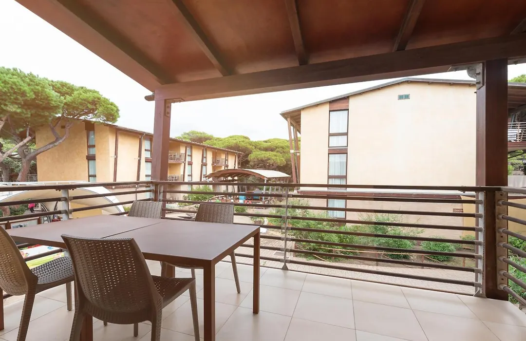 Canado Family Hotel-1