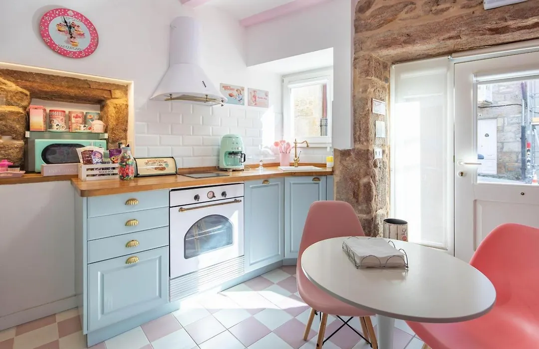 La Suite Años 50 La casa Barbie, bañera y chimenea de leña-1