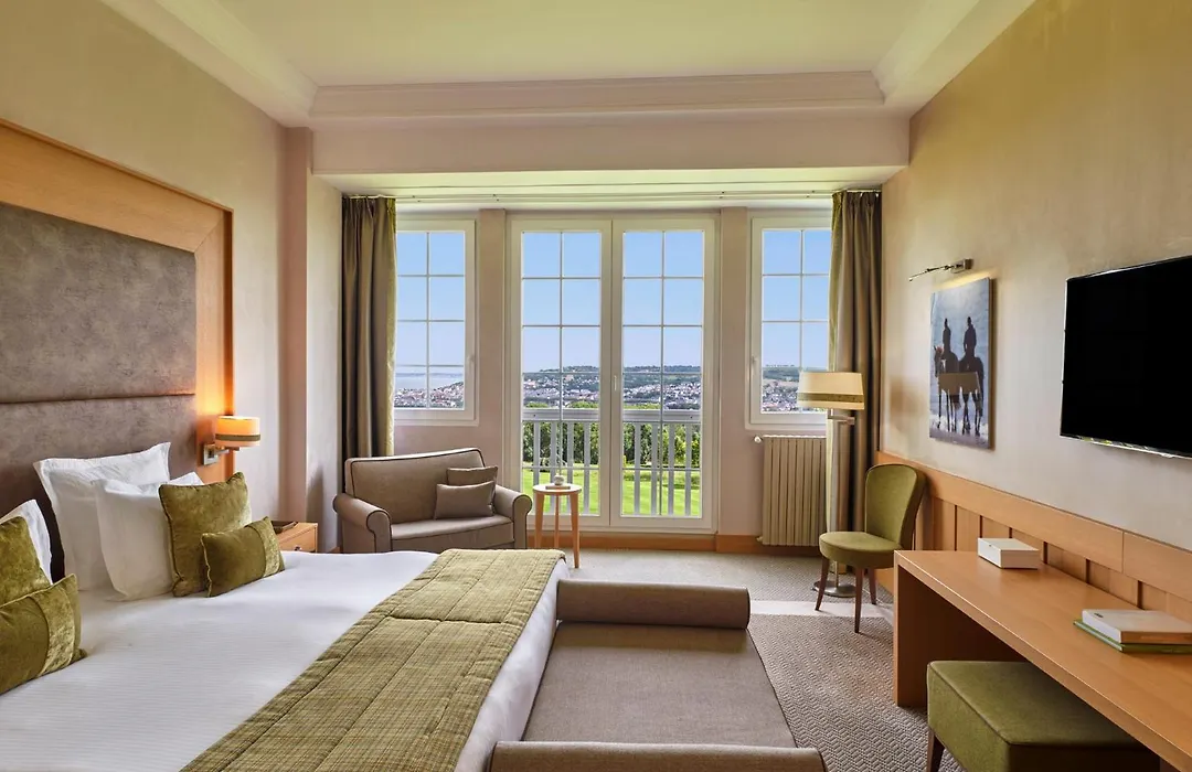 Hôtel Barrière L'Hôtel du Golf-1