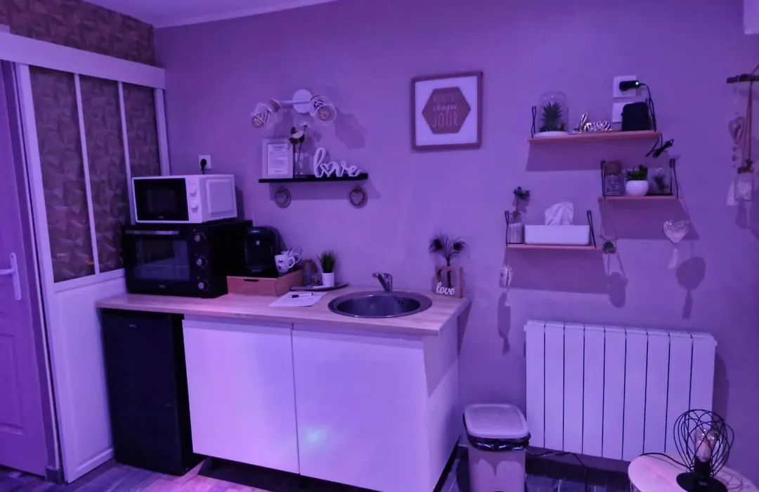 Suite romantique avec jacuzzi privatif escapade à deux-1