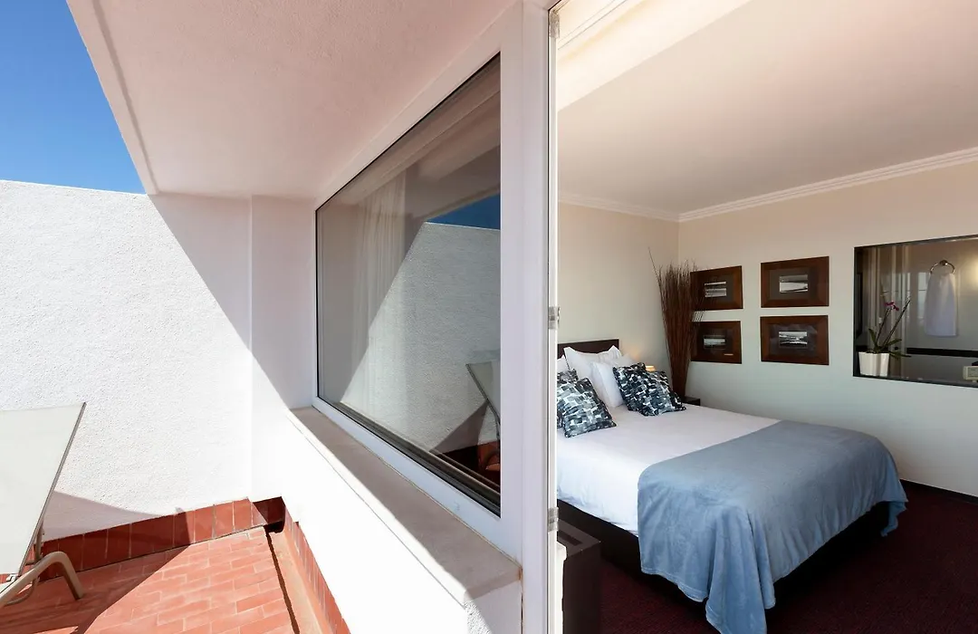 Carcavelos Beach Hotel-1
