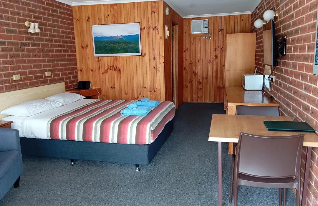 Orbost Country Road Motor Inn-1