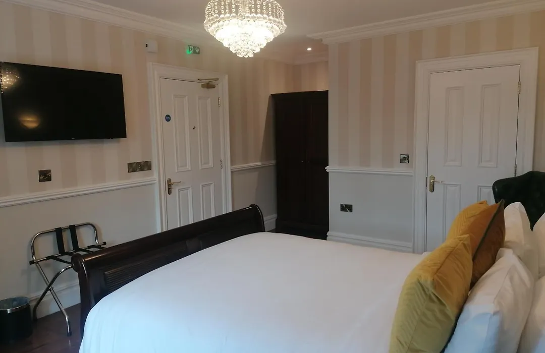Sweeney'S Hotel 2020 Limited-1