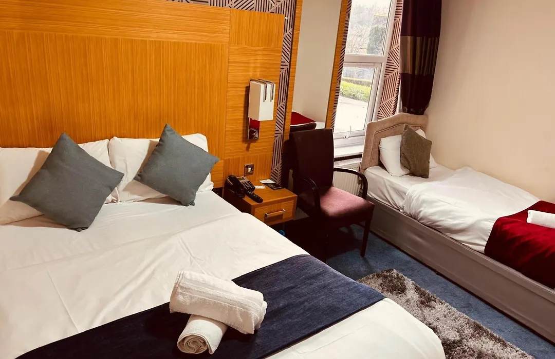 Acorn Lodge Hotel Gatwick & Parking-1