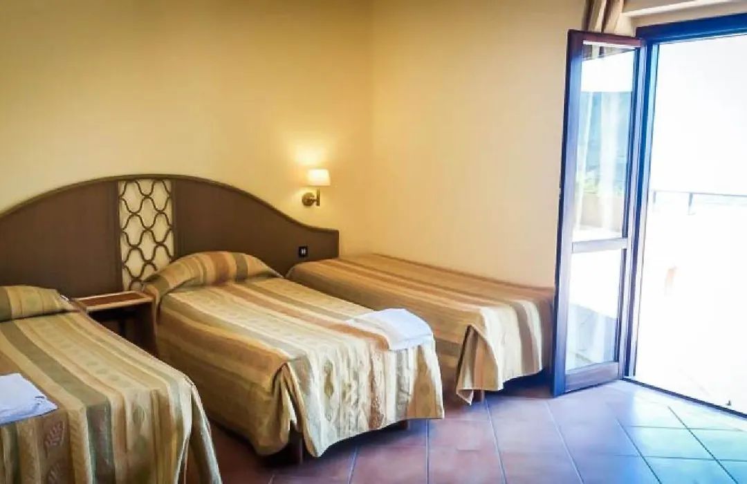 Villaggio Porto Rhoca-1
