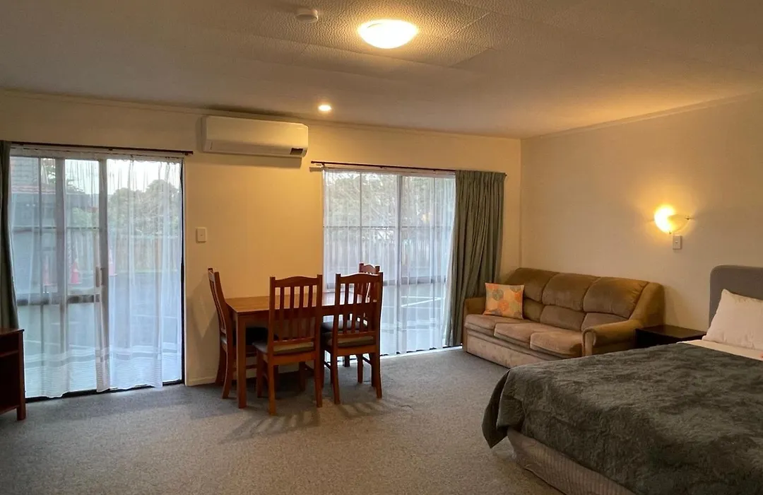 Cherry Court Motor Lodge-1