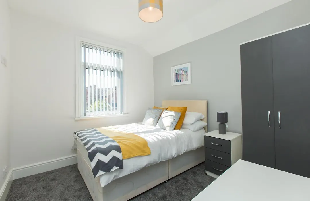 Townhouse @ 58 Brooklyn St - Crewe-1