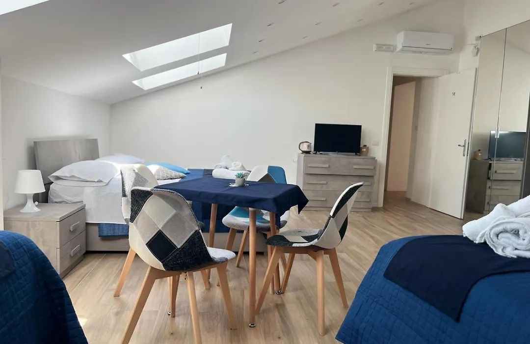 Giuly Suites & Rooms-1