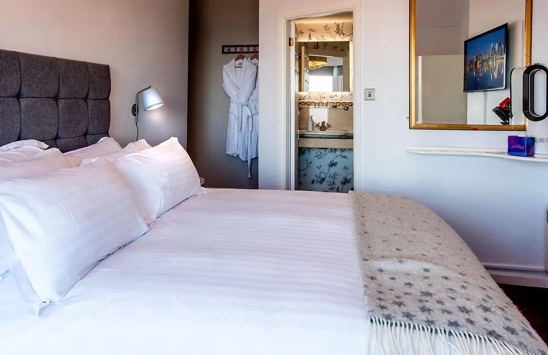 The Broadwater Guest House-1