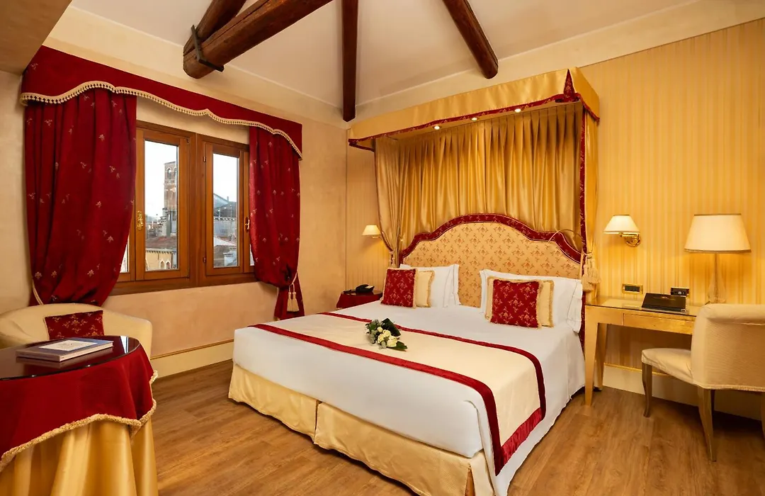 Hotel A La Commedia-1