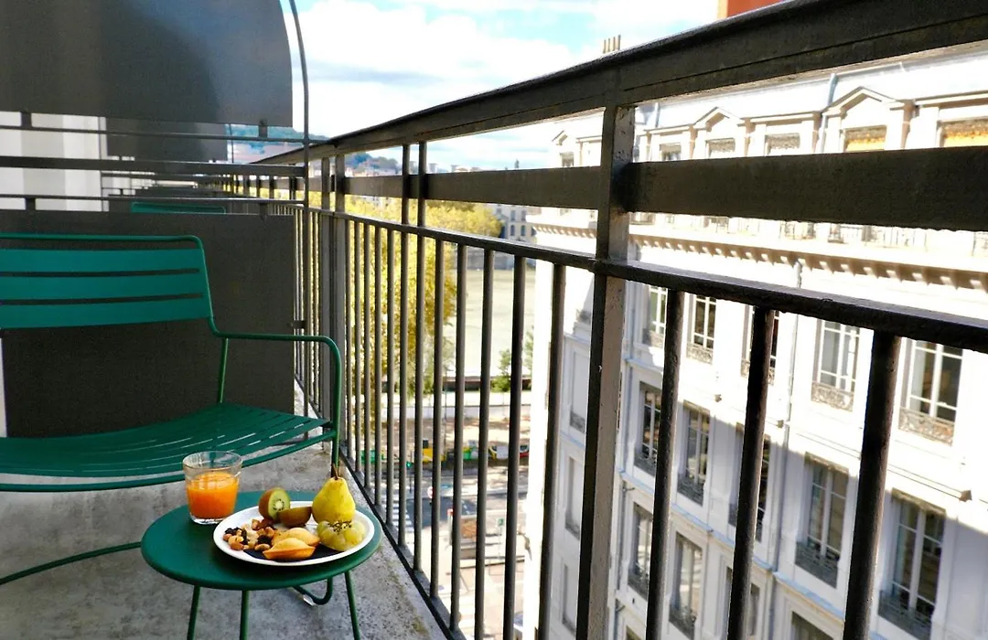 Okko Hotels Lyon Centre-1