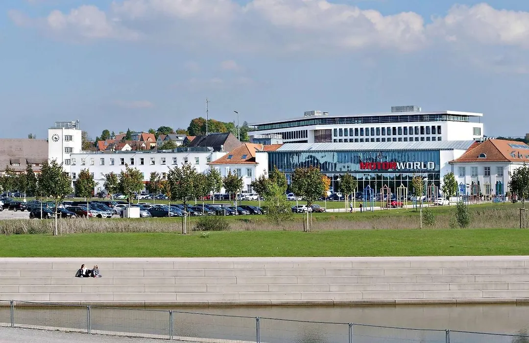 V8 HOTEL Motorworld Region Stuttgart-1