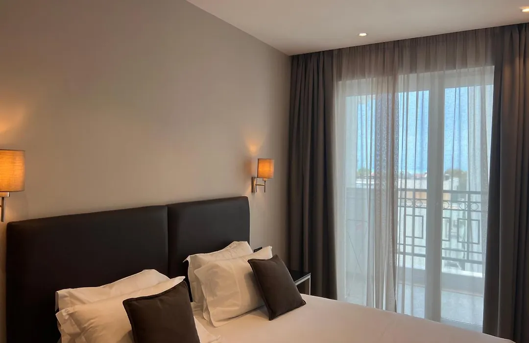 Coastline Luxury Apart Hotel-1
