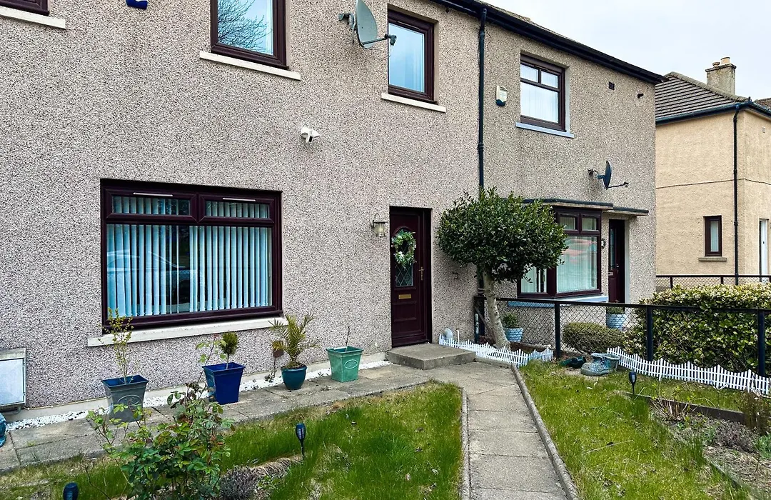 Cozy 3 Bedroom House Near Ari And City Centre, Ab16, Wifi, Parking, Netflix, Pet - Friendly-1