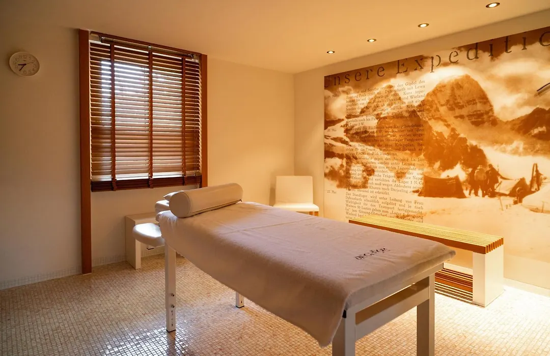 Hinterwies – Ski In / Lodge / Dine-1