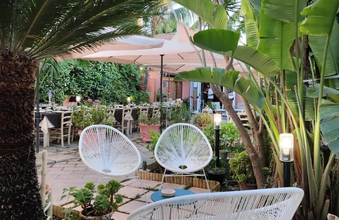 Hibiscus Comfort Stay-1