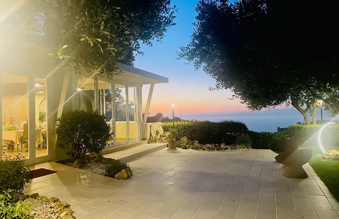 Villa Garden-1