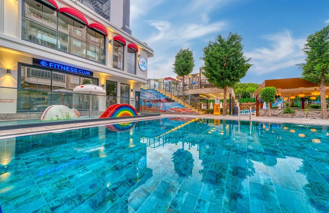 Club Big Blue Suit Hotel-1