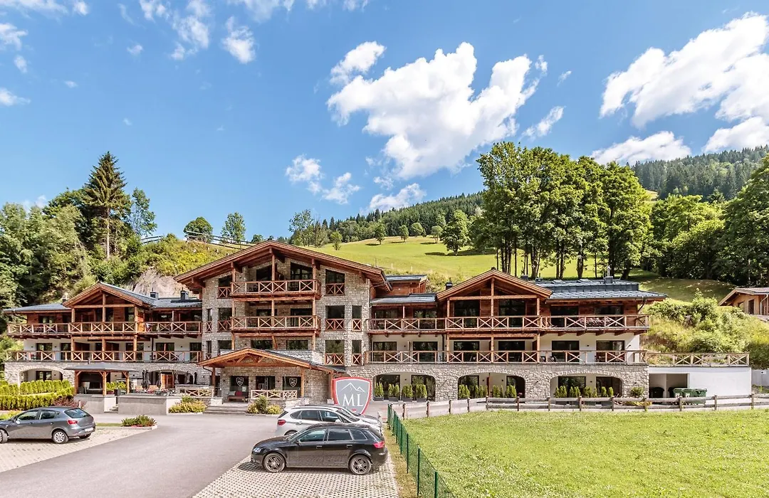 Avenida Mountain Lodges Saalbach Incl Joker Card-1
