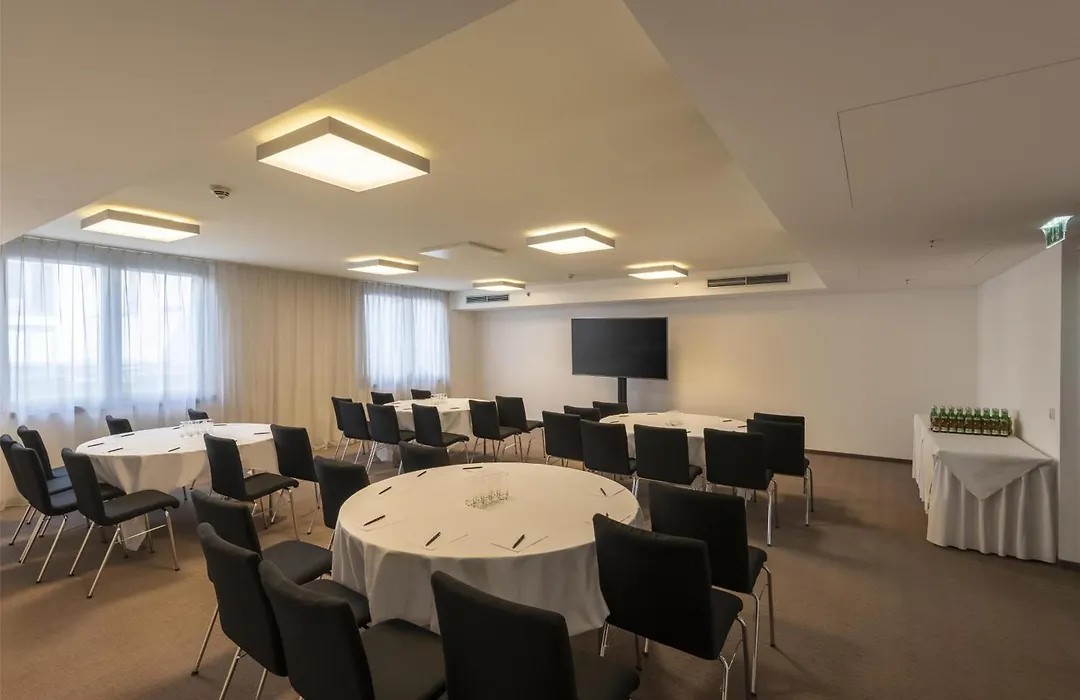 Doubletree By Hilton Vienna Schonbrunn-1