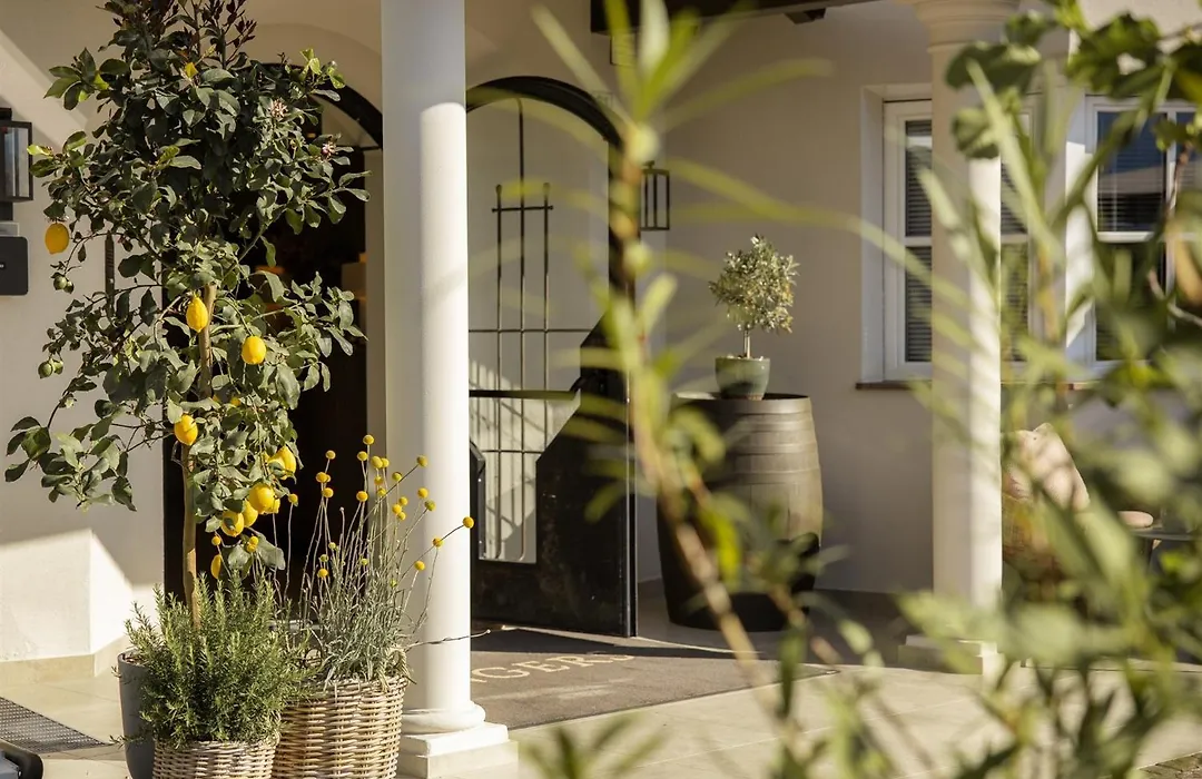 Lingers Suites & Residence-1