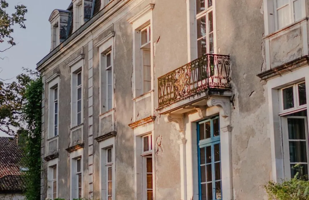 Chateau d'Estrac-1