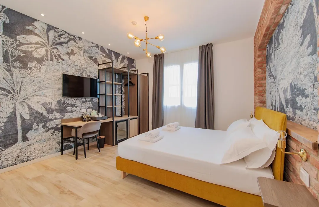 Ophelia Hotel-1