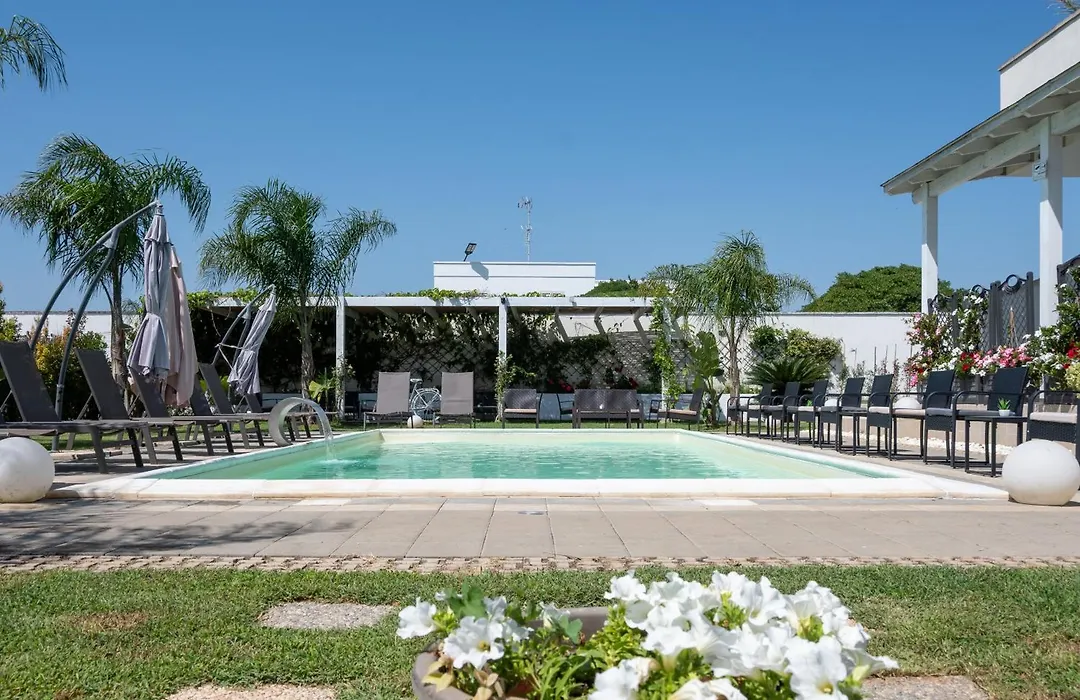 Villa Leonardo San Foca - Room, Pool & Restaurant-1