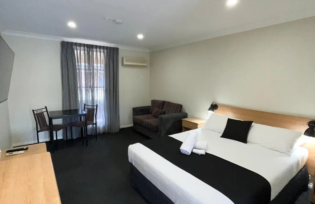 Bushman'S Motor Inn-1