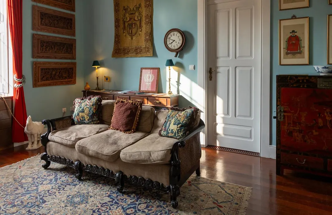 Vintage Balcony Guesthouse & Suites-1