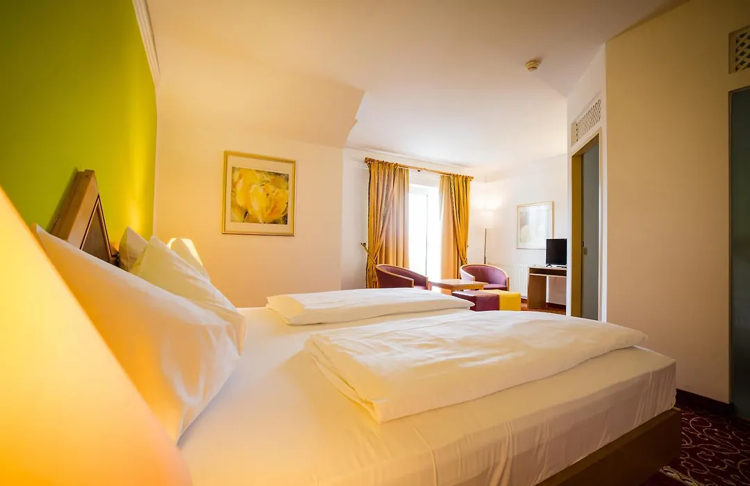 Thermenhotel Vier Jahreszeiten-1