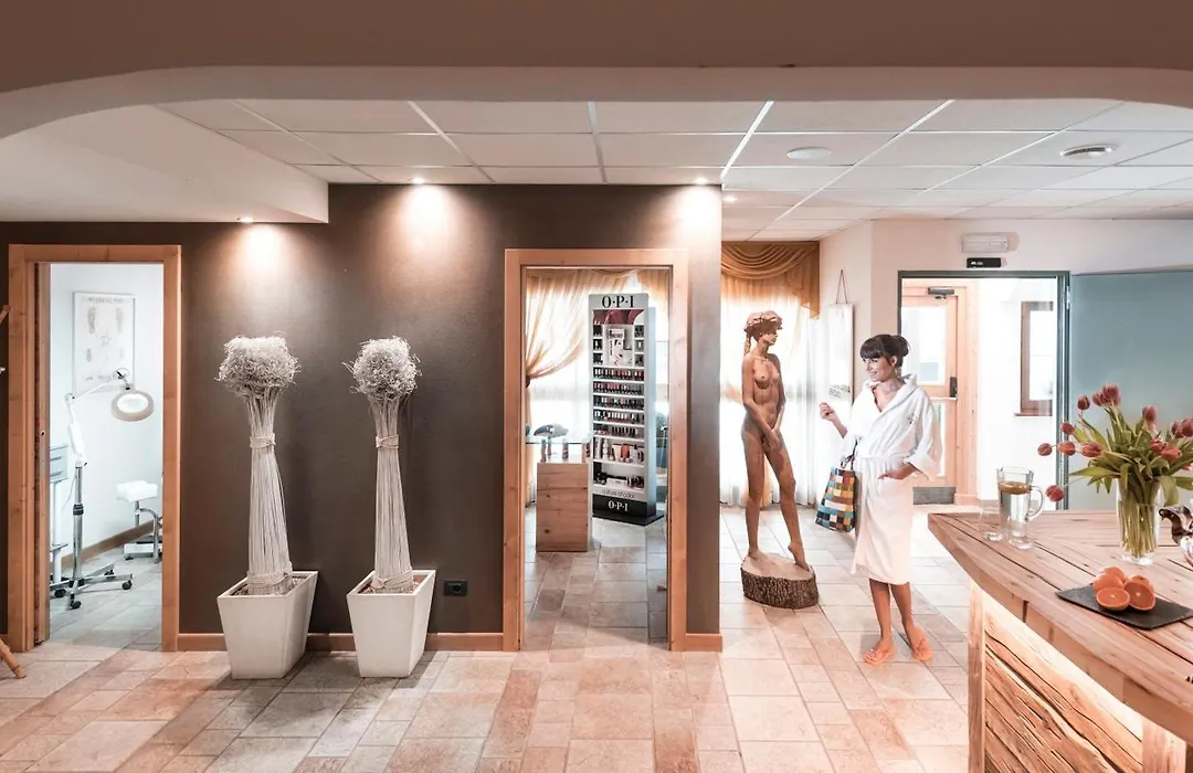 Hotel La Perla Wellness & Beauty-1
