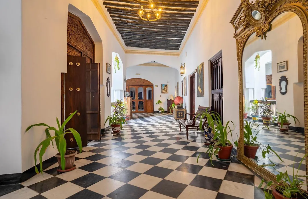 Dhow Palace Hotel-1
