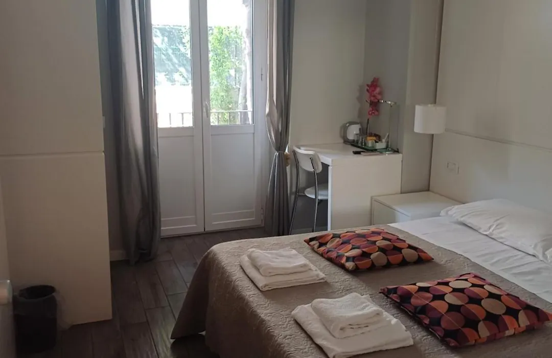 Room And Apartment Rome-1