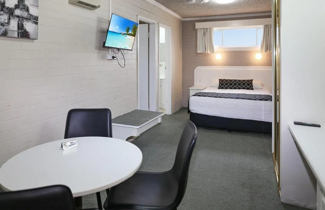 Cousins Motor Inn-1