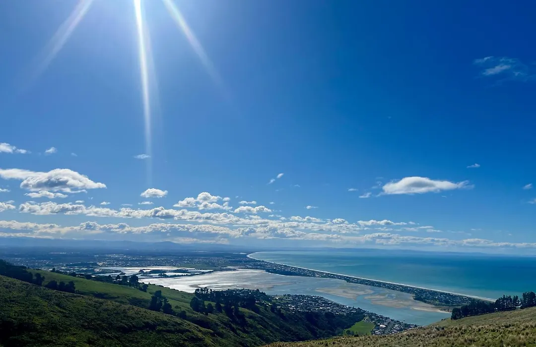 The Lighthouse - Free Breakfast With Stunning Mountain & Sea Views-1