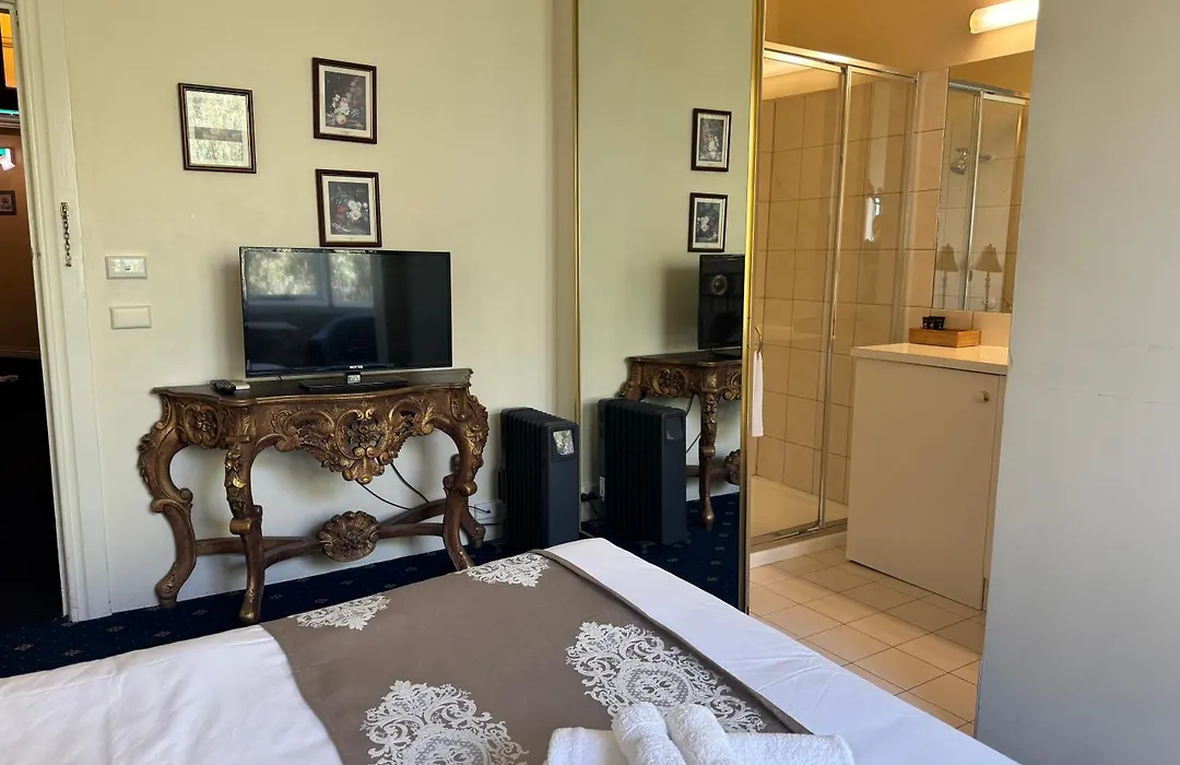 Toorak Manor Hotel Free Parking-1