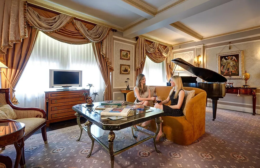 Hotel Elysee By Library Hotel Collection-1
