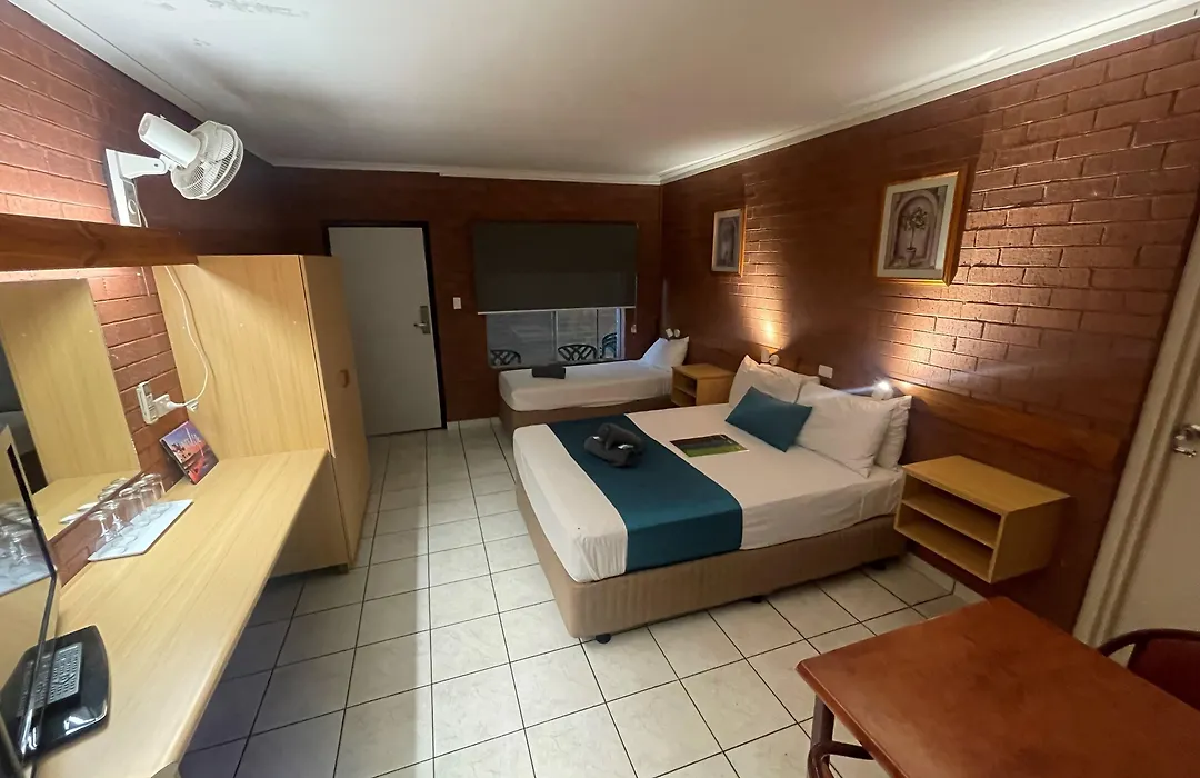 Pine Tree Motel-1