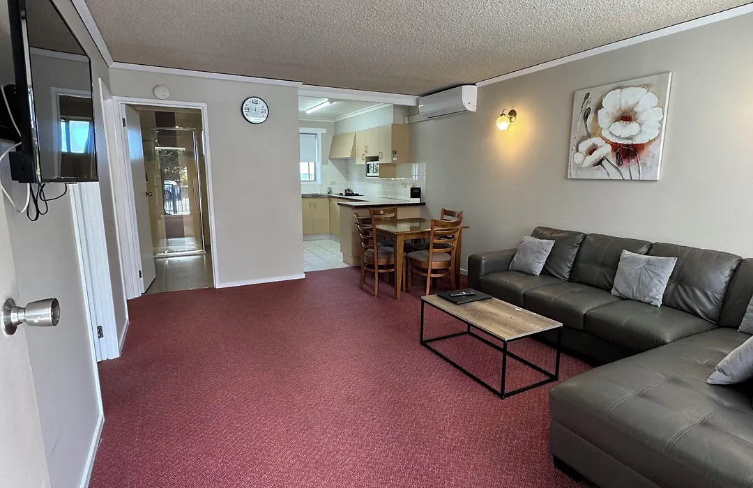 Blue Whale Motor Inn & Apartments-1