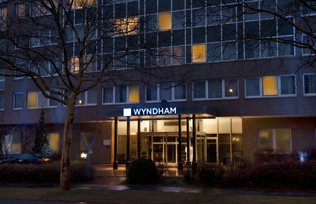 Wyndham Hannover Atrium-1
