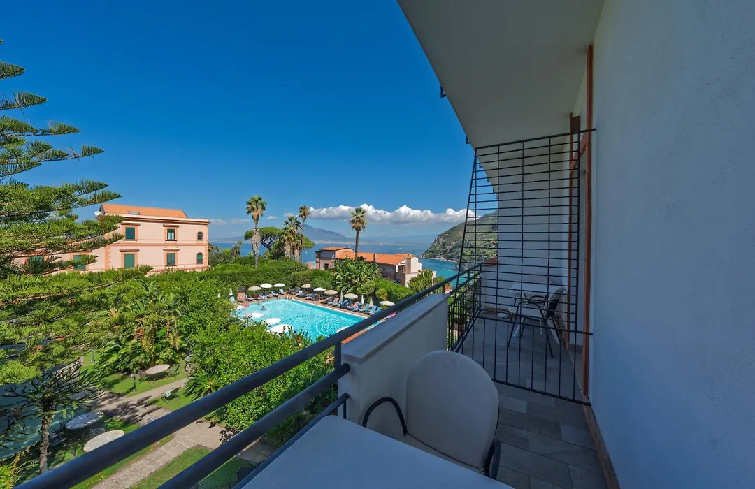 Aequa Hotel-1