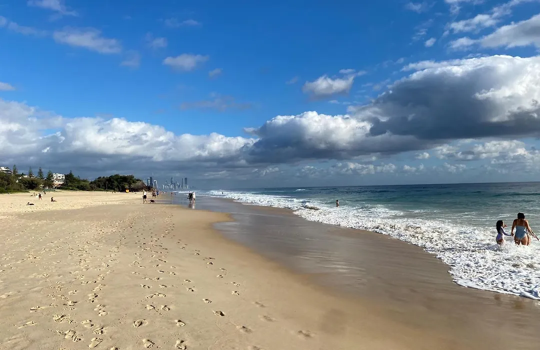 Outrigger Burleigh-1