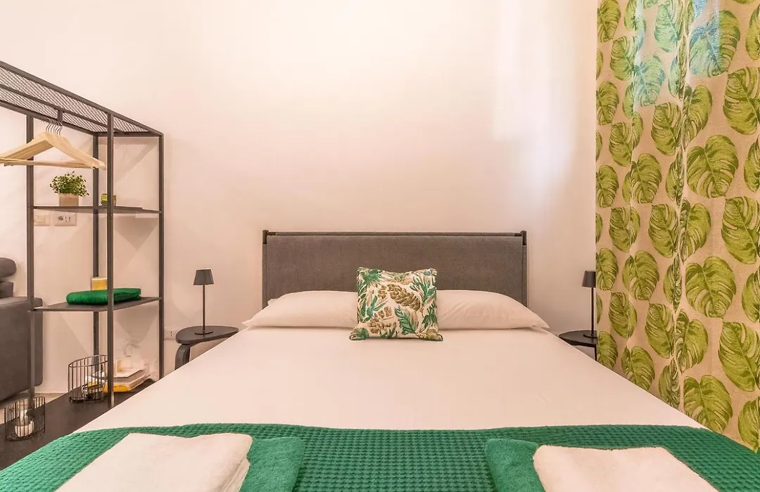 Room 12 Milano -Near Train Station -15 Min Rho Fiera-Duomo-Malpensa-1
