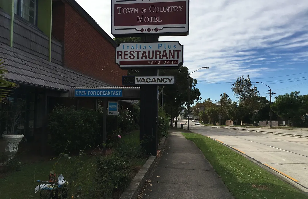 Town And Country Motel-1