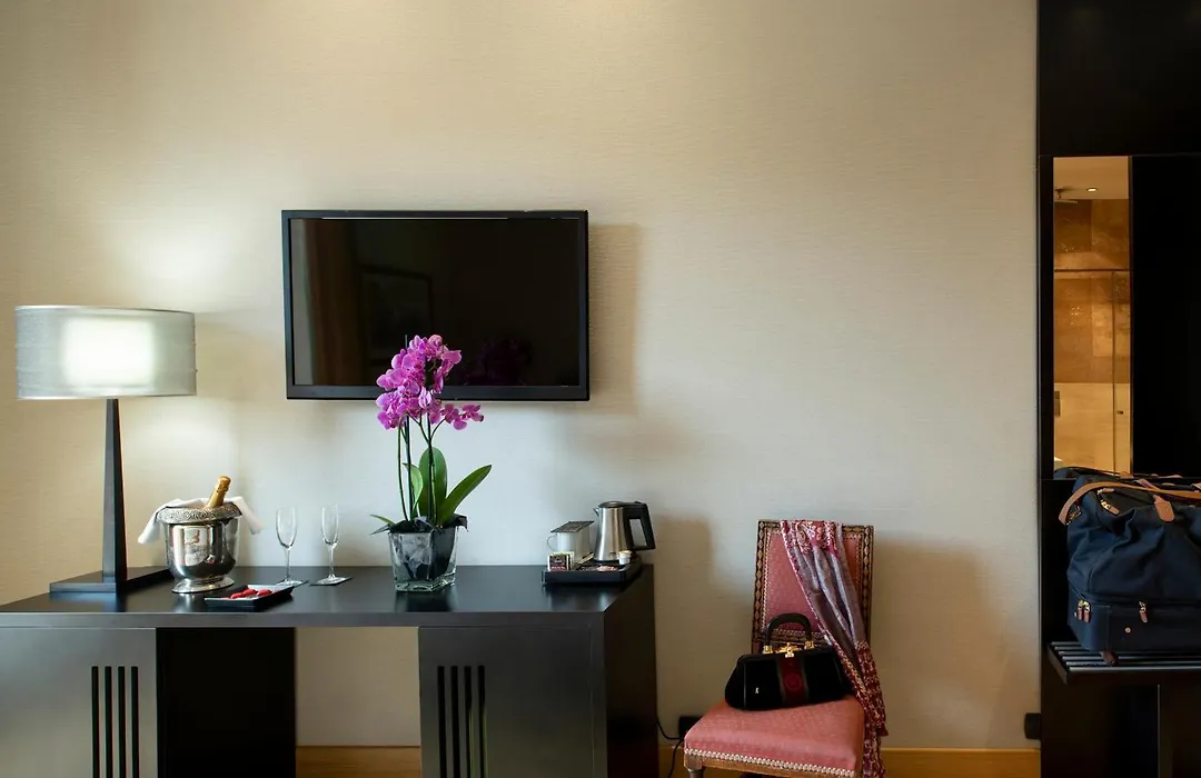 Alpi Hotel-1
