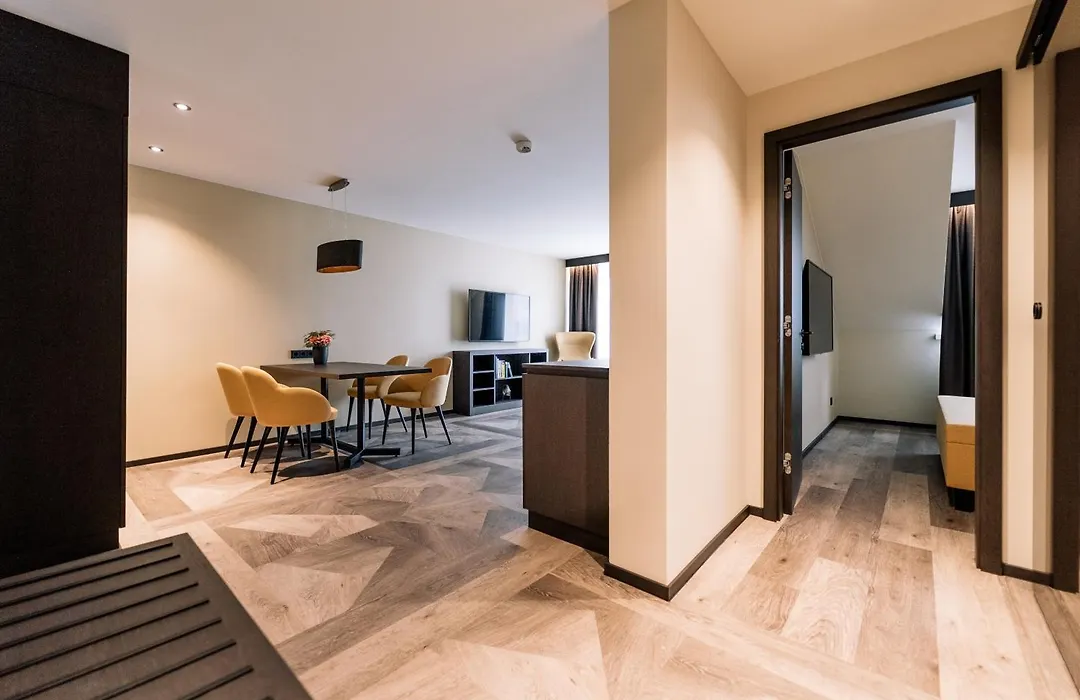 Court Hotel-1